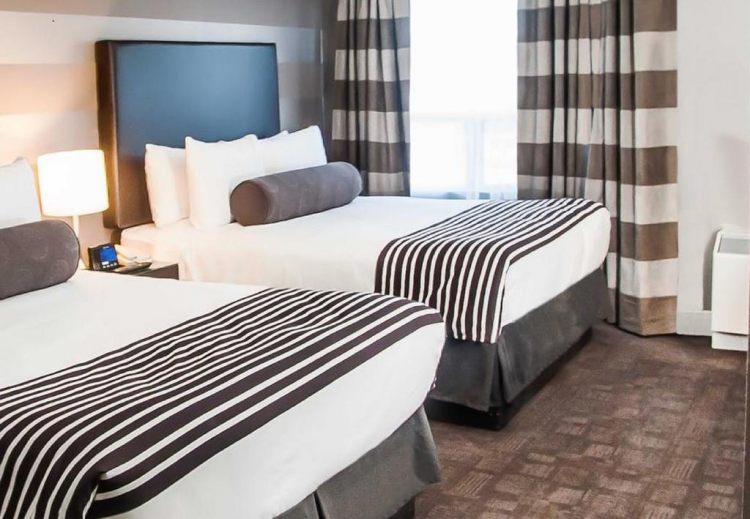Sandman Signature Mississauga Hotel , ON L4W 4T4 near Toronto Pearson Airport View Point 3