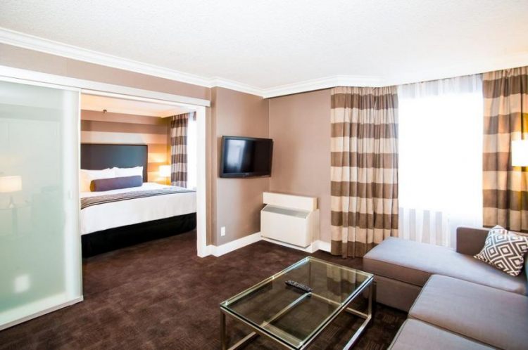Sandman Signature Mississauga Hotel , ON L4W 4T4 near Toronto Pearson Airport View Point 7