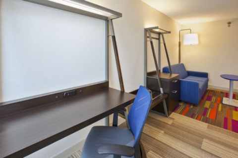 Holiday Inn Express & Suites Chicago-Midway Airport, an IHG Hotel , IL 60638 near Midway International Airport View Point 14