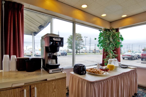 Travelodge by Wyndham Cleveland Airport , OH 44142 near Cleveland Hopkins International Airport View Point 5