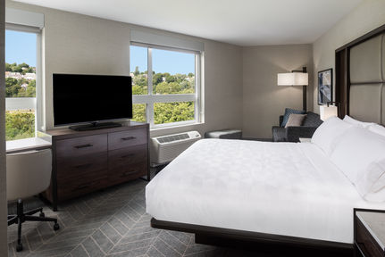 Holiday Inn Boston Logan Airport - Chelsea, an IHG Hotel , MA 02150 near Boston Logan International Airport View Point 22