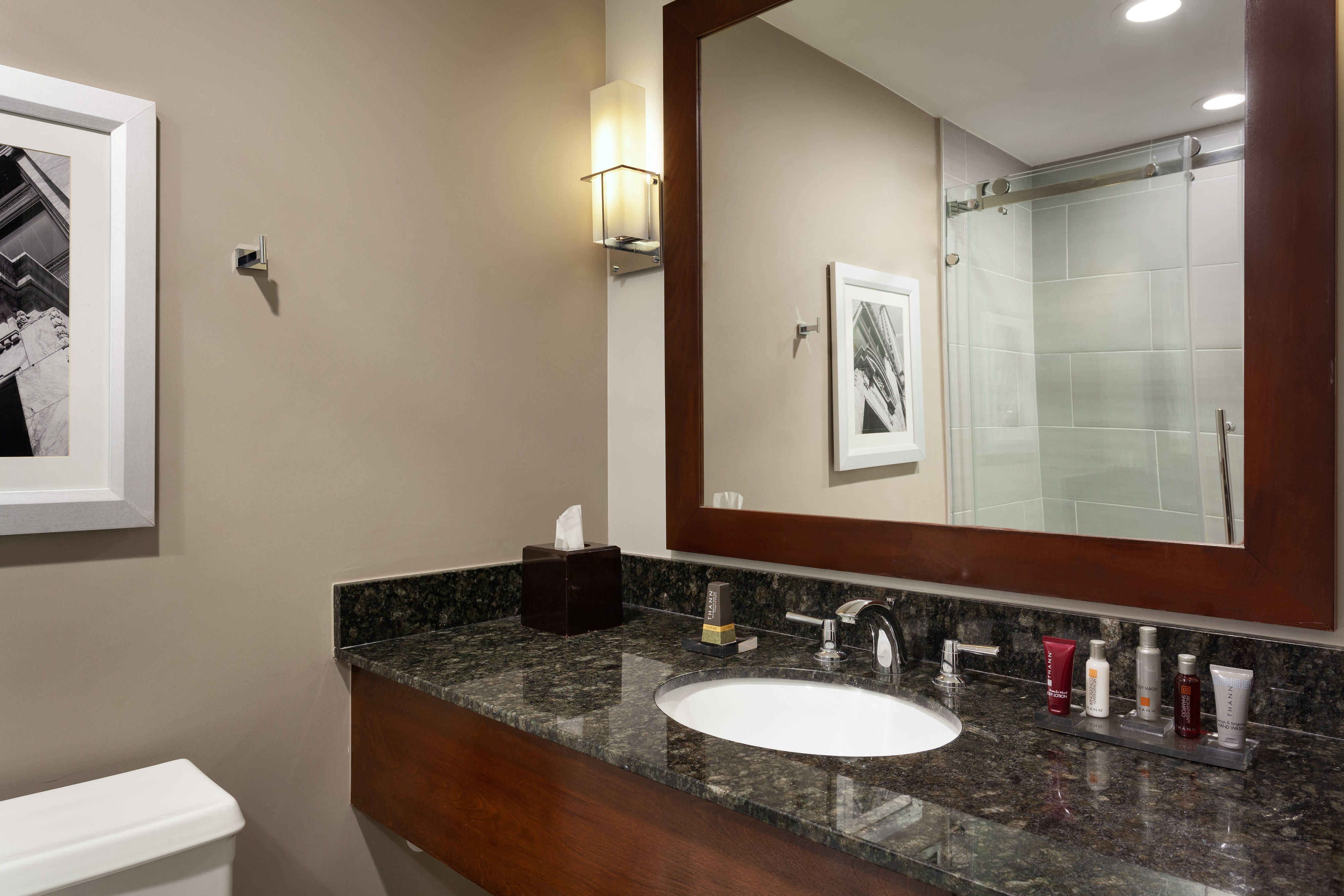 DoubleTree by Hilton Minneapolis Airport , MN 55425 near Minneapolis-saint Paul International Airport (wold-chamberlain Field) View Point 2