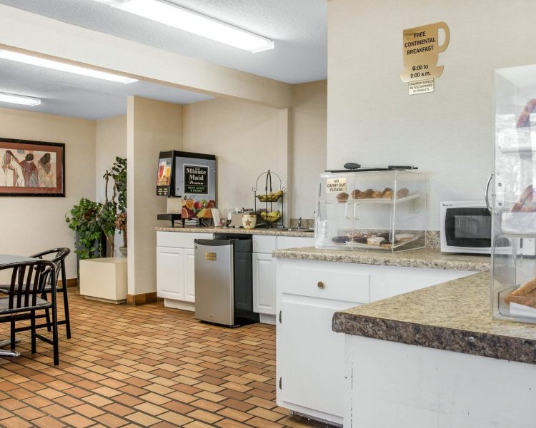 Econo Lodge Holland , OH 43528 near Toledo Express Airport View Point 6
