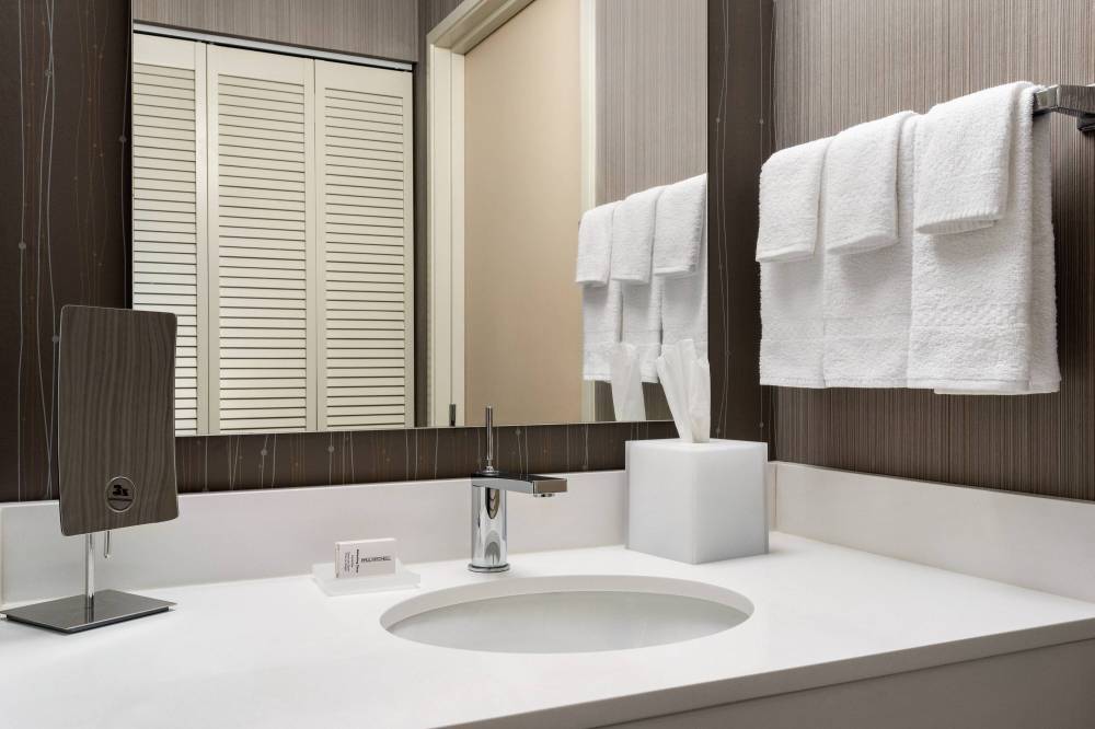 Courtyard By Marriott Dayton North