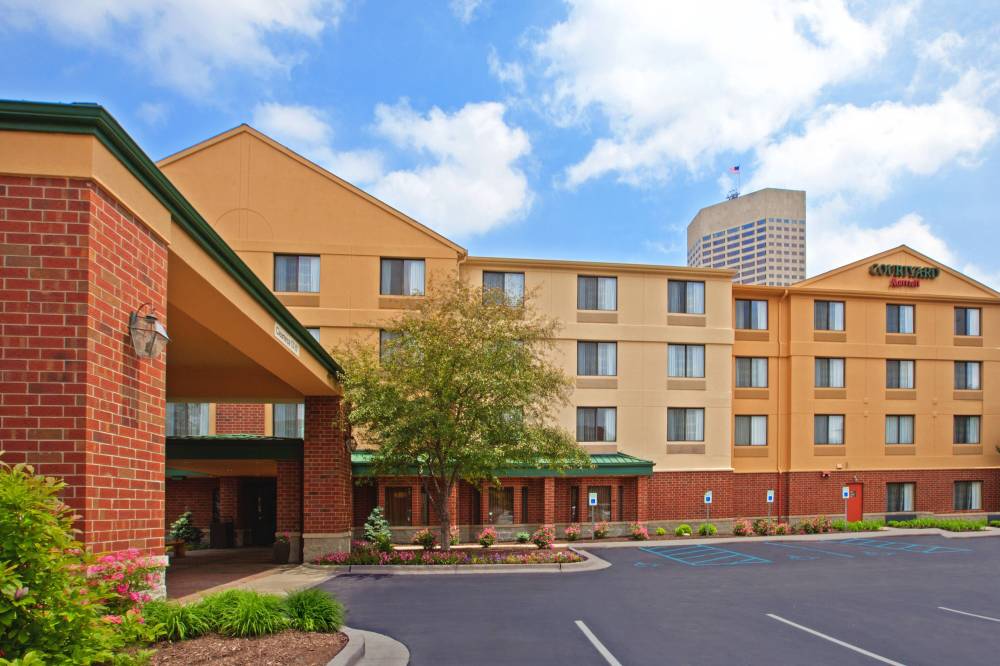 Courtyard By Marriott Indianapolis At The Capitol