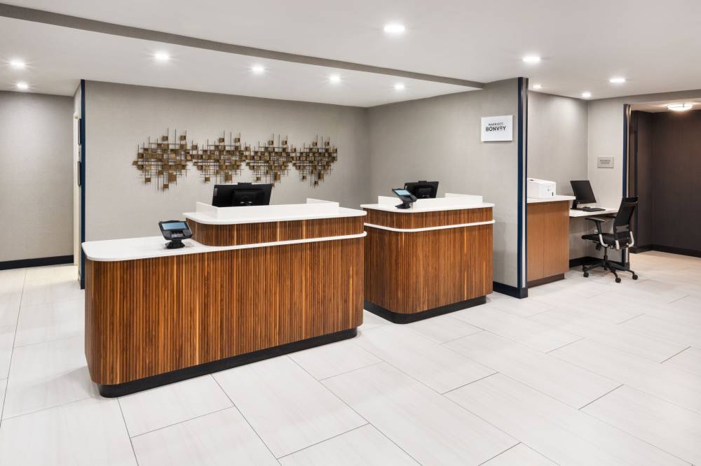 Courtyard By Marriott Mobile 8