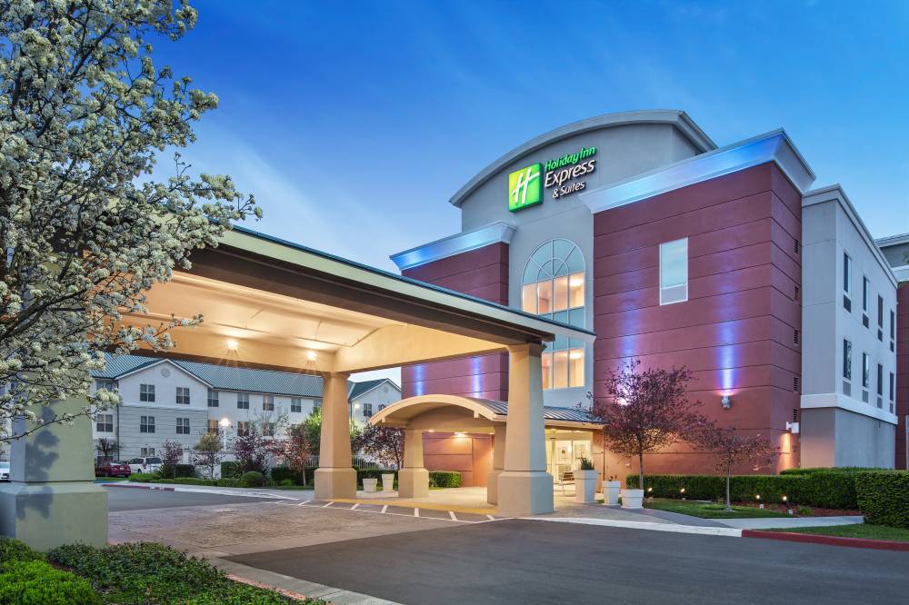 Holiday Inn Exp Stes Airport