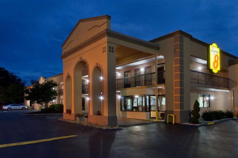 Super 8 By Wyndham Knoxville West/farragut